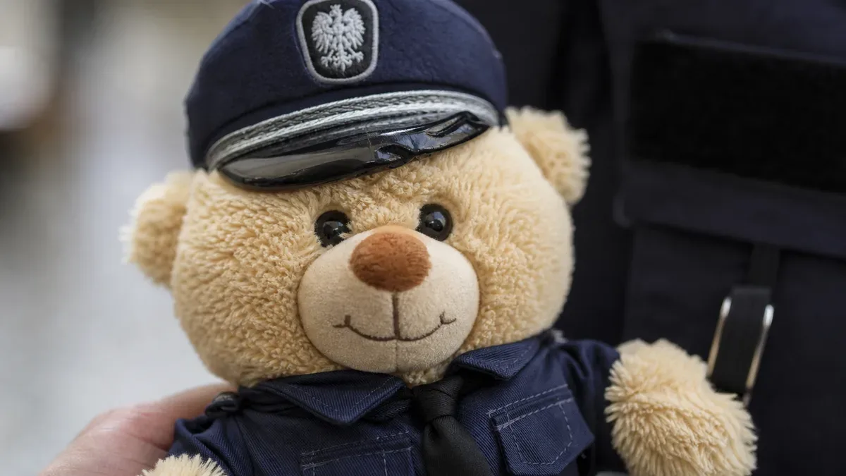 Policjanci ruszyli pod szkoły. Sprawdzają kierowców i uczą dzieci