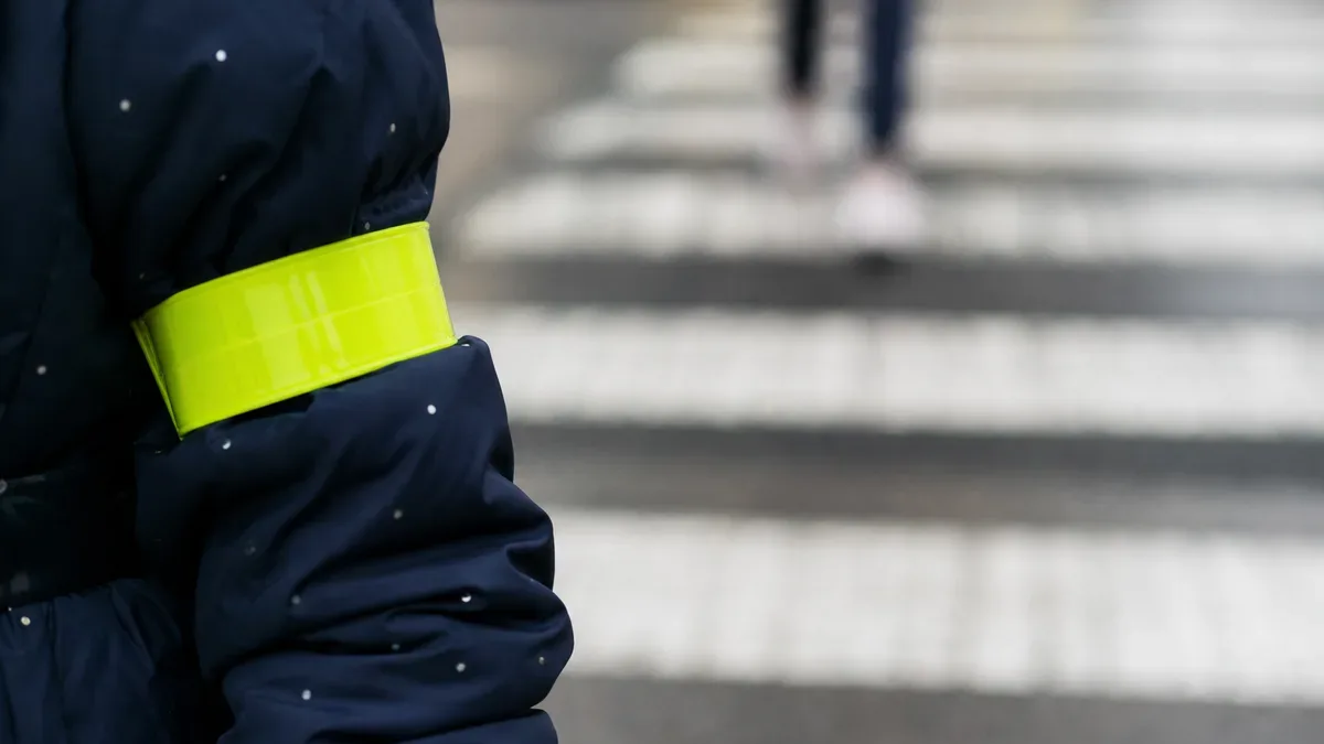 Jesienny zmrok i droga do szkoły. Policjanci odwiedzili pierwszoklasistów