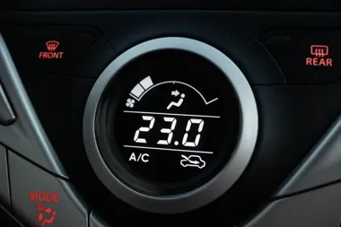 Jak rozpoznać, że klimatyzacja samochodowa wymaga serwisu?