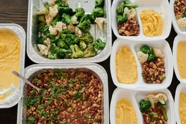 Dieta wegetariańska w cateringu pudełkowym - jak wybrać odpowiedni wariant?