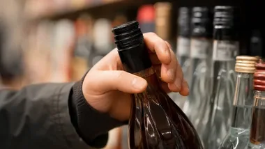 Po kradzieży alkoholu wyciągnął nóż. 49-latek w areszcie