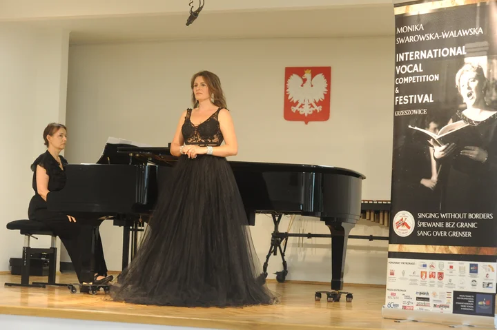 Obrazek przedstawia grafikę promocyjną wydarzenia Koncert laureatów V Międzynarodowego Konkursu Wokalnego w Krzeszowicach