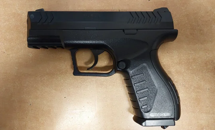 Strzelał do okien sąsiadów - huk i popękane szyby w bloku