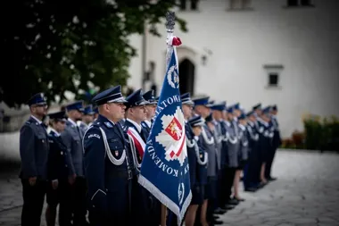 Awanse, odznaczenia i policyjny piknik. Uroczystość w Pieskowej Skale