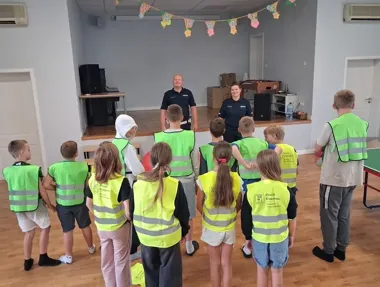 Policjanci ostrzegali dzieci w Ochojnie. Mówili o zagrożeniach w sieci