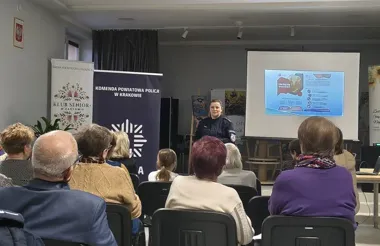 Seniorzy w Zastowie usłyszeli, jak oszuści polują na pieniądze i dane