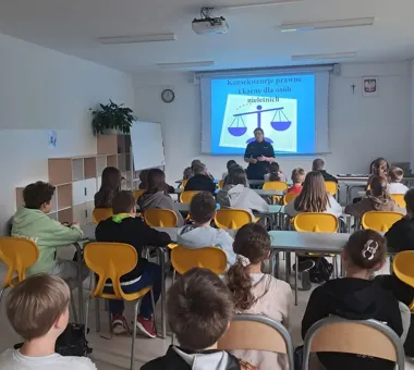 W Filipowicach policjanci ostrzegli uczniów przed hejtem i uzależnieniami