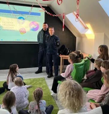 Policja w Skale uczyła dzieci o cyberzagrożeniach, ruchu drogowym i karach