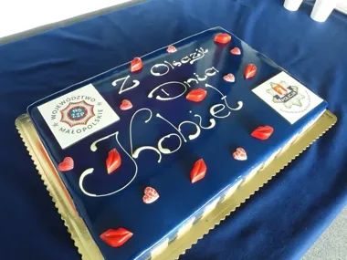 Funkcjonariuszki w Krakowie świętowały - różą i słowami wdzięczności