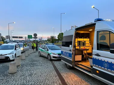 Balice - 36 kontroli przewoźników z aplikacji, jeden dowód zatrzymany