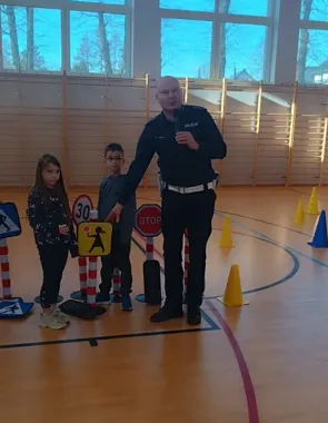 W Lusinie policja poruszyła hulajnogi, cyberzagrożenia i odpowiedzialność nieletnich