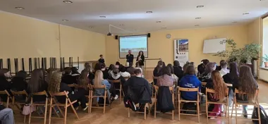 Maturzyści w Czernichowie usłyszeli, jak wygląda wejście do Policji