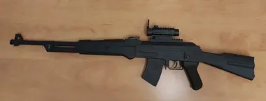 Wiatrówka na ulicy i narkotyki w kieszeni - 22-latek wpadł w Krzeszowicach