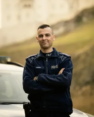 Młody dzielnicowy ze Skały zaskakuje doświadczeniem i szybkim kontaktem