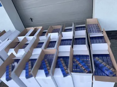 Trzy busy jechały do Krakowa z 3,5 miliona papierosów bez akcyzy