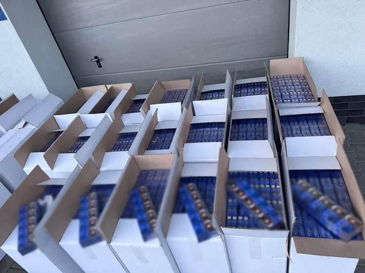 Trzy busy jechały do Krakowa z 3,5 miliona papierosów bez akcyzy